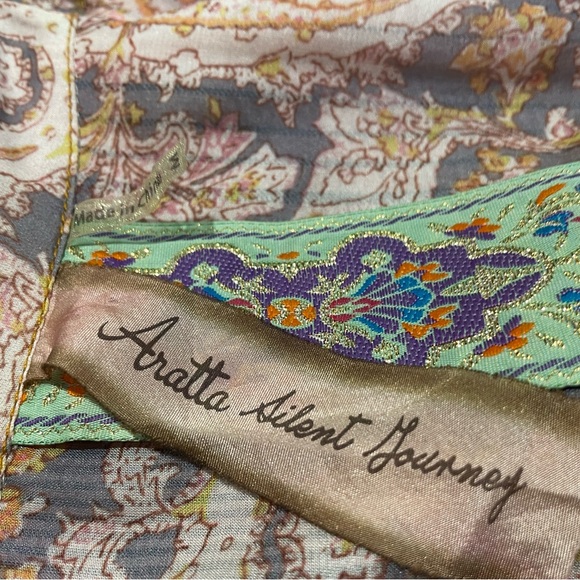 Arrata Silent Journey M button down Embellished with beads & brass buttons New - Picture 15 of 15